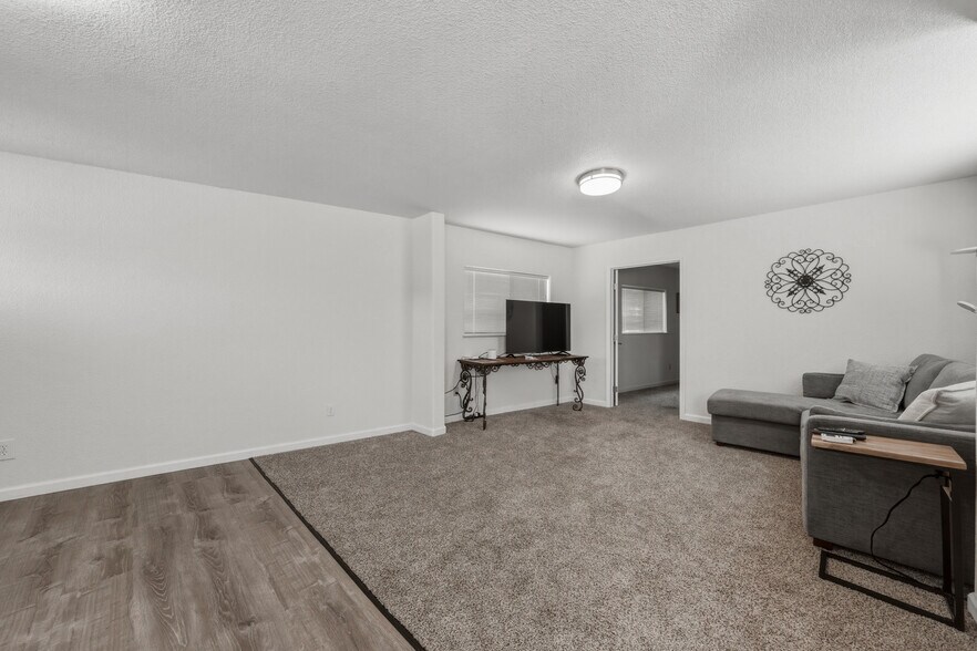 More Photos Of 14420 Lakeshore Dr, Clearlake Office For Sale