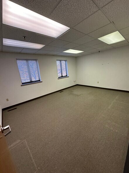 More Photos Of 4801 Hermitage Rd, Richmond Office For Lease