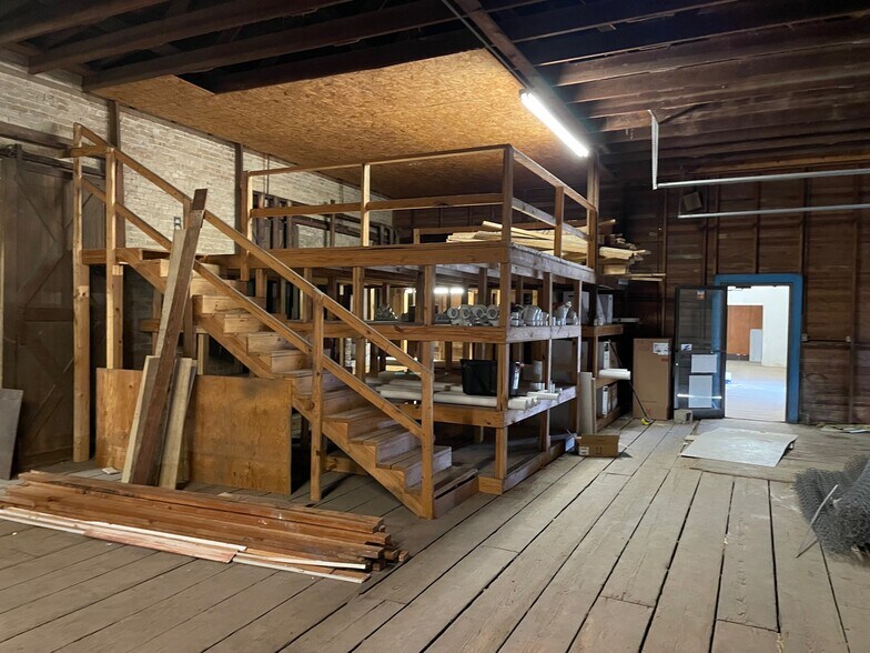 More Photos Of 200-232 W New Braunfels St, Seguin Warehouse For Lease