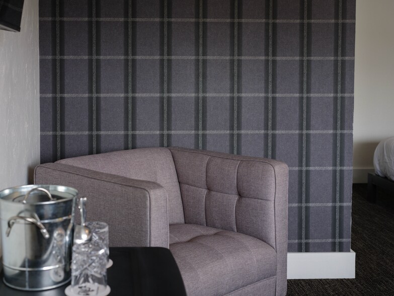 More Photos Of 310 SE Dorion, Pendleton Hotel For Sale