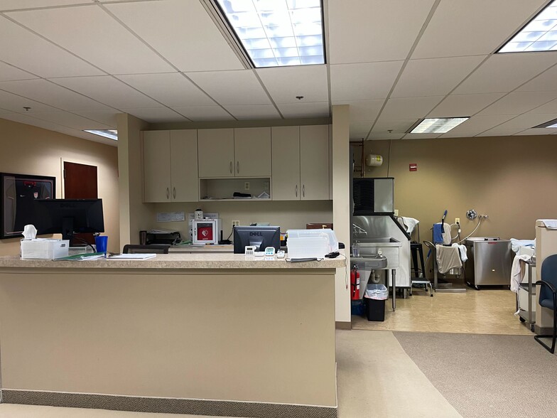 More Photos Of 8230 Boone Blvd, Vienna Office For Sale