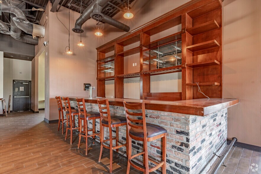 More Photos Of 17660 Henderson Pass, San Antonio Restaurant For Sale