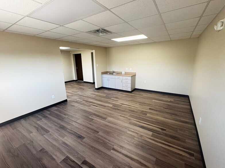 More Photos Of 1221 Indiana St, Humble Unknown For Lease