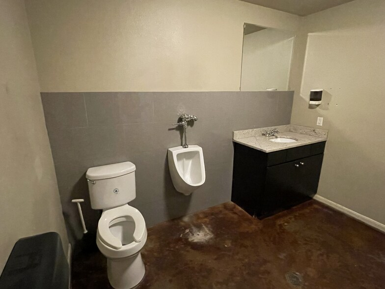 More Photos Of 801 E Mason, Mabank Industrial For Sale