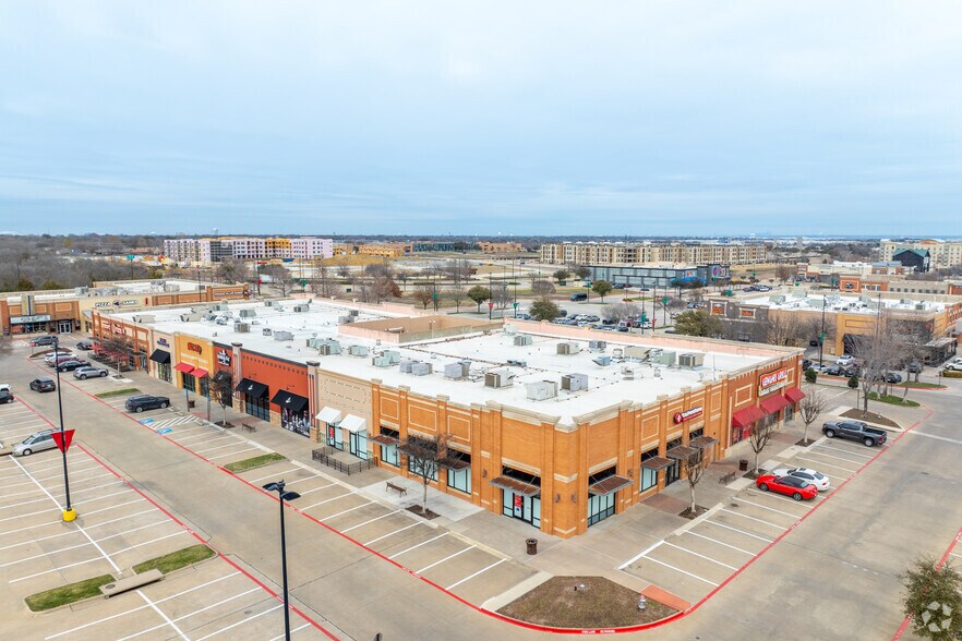More Photos Of 4000 Five Points Blvd, Arlington General Retail For Lease