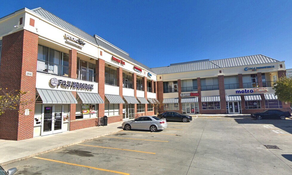 More Photos Of Peachtree Industrial Blvd @ SEC Peachtree Industrial & Chamblee, Chamblee Unknown For Lease