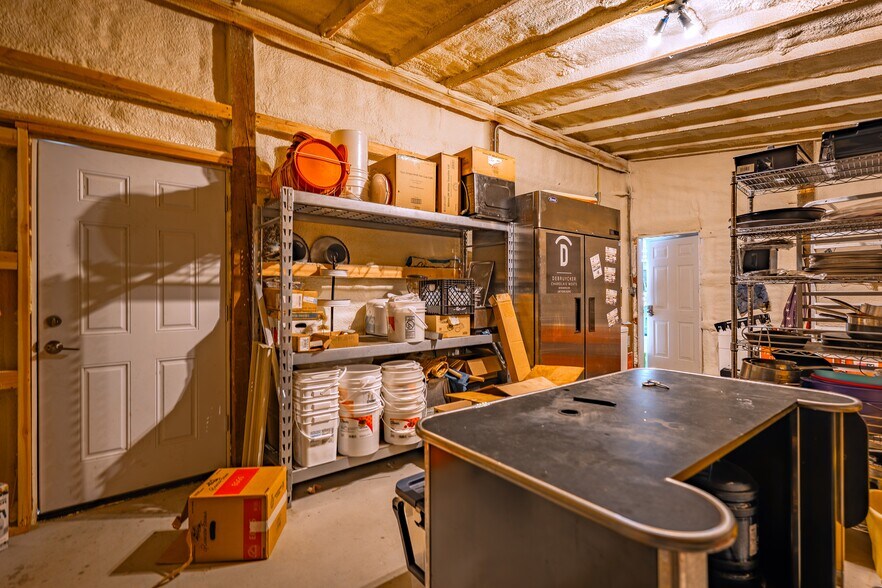 More Photos Of 425 S Main St, Choteau Garden Center For Sale