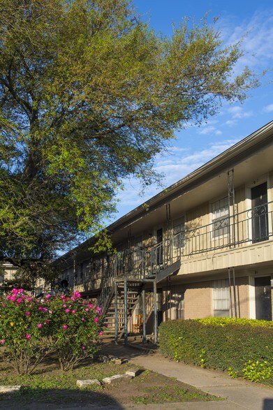 More Photos Of 3300 S College Ave, Bryan Apartments For Sale