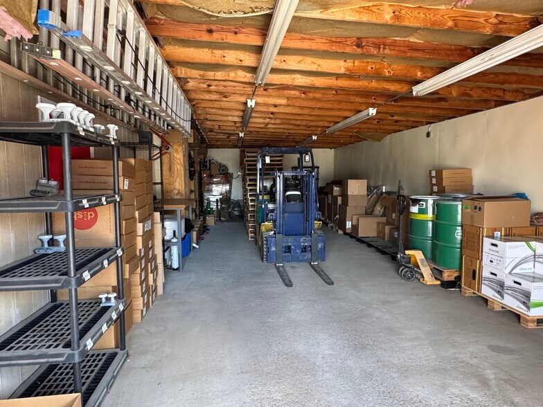More Photos Of 706 N Perry St, Palestine General Retail For Sale