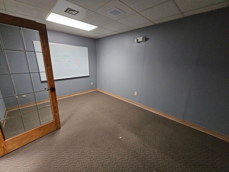 More Photos Of 97 S 4th St, Ishpeming Office For Lease