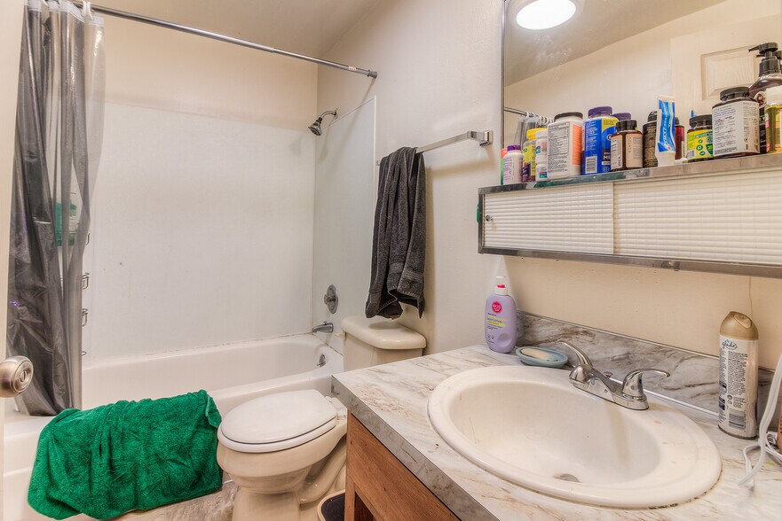More Photos Of 8-10 S 11th Ave, Yakima Apartments For Sale