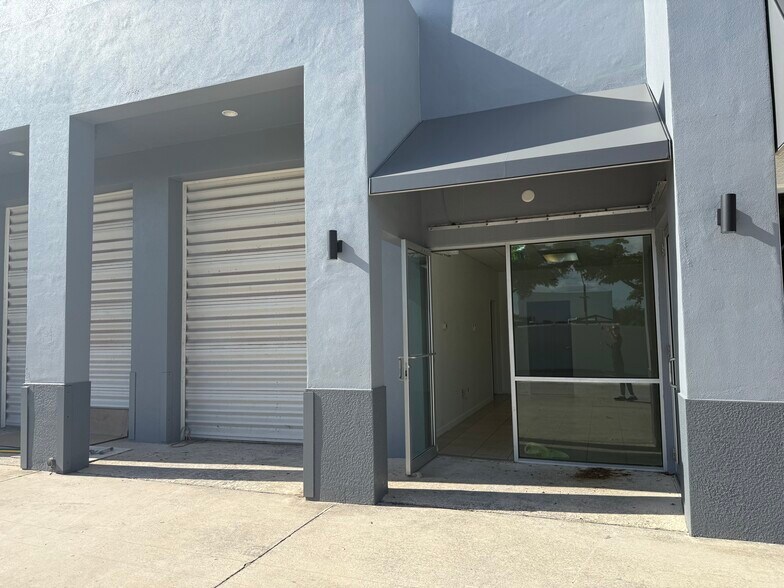 More Photos Of 227 SW 3rd Ave, Cape Coral Warehouse For Sale