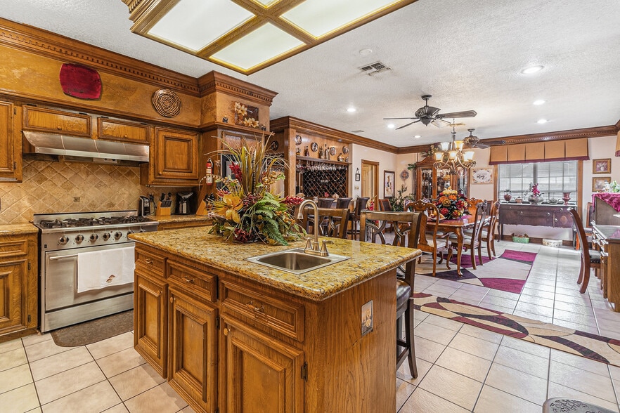 More Photos Of 1454 Oday Rd, Pearland Light Manufacturing For Sale