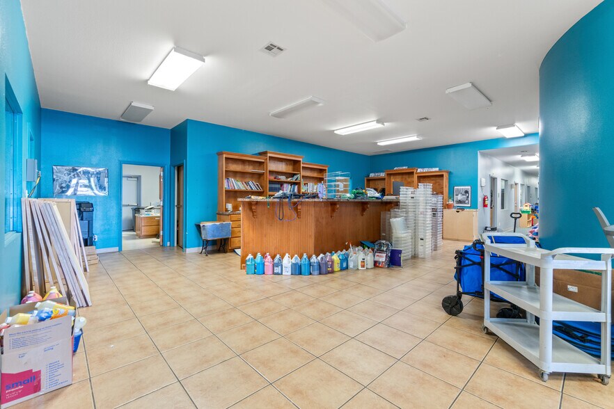 More Photos Of 185 Rebecca St, Gentry Office For Lease