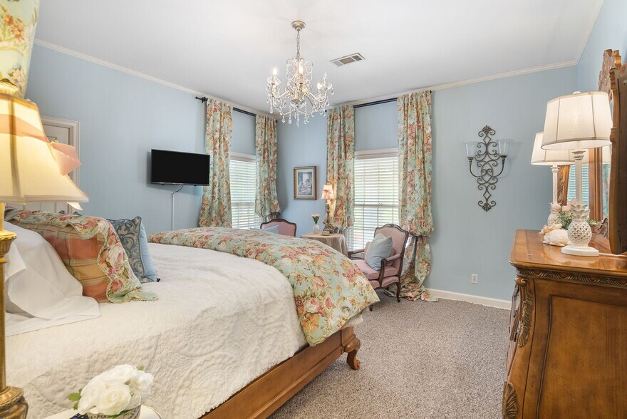 More Photos Of 1320 S Albert Pike Ave, Fort Smith Hospitality For Sale