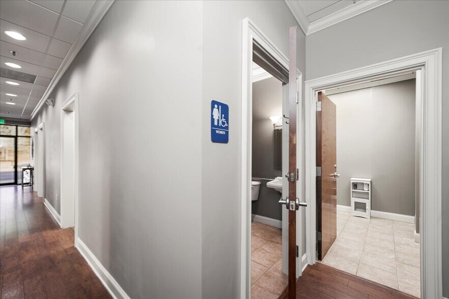 More Photos Of 6535 Shiloh Rd, Alpharetta Light Distribution For Sale