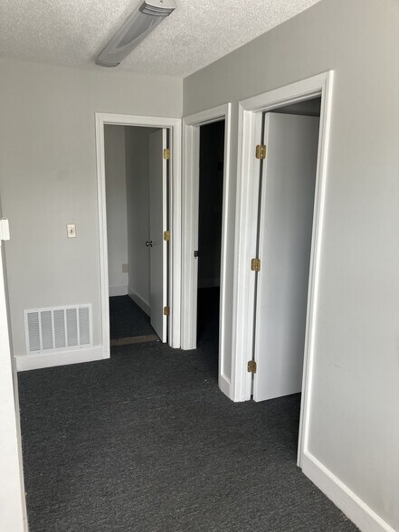 More Photos Of 42 Thompson St, East Haven Self Storage For Lease