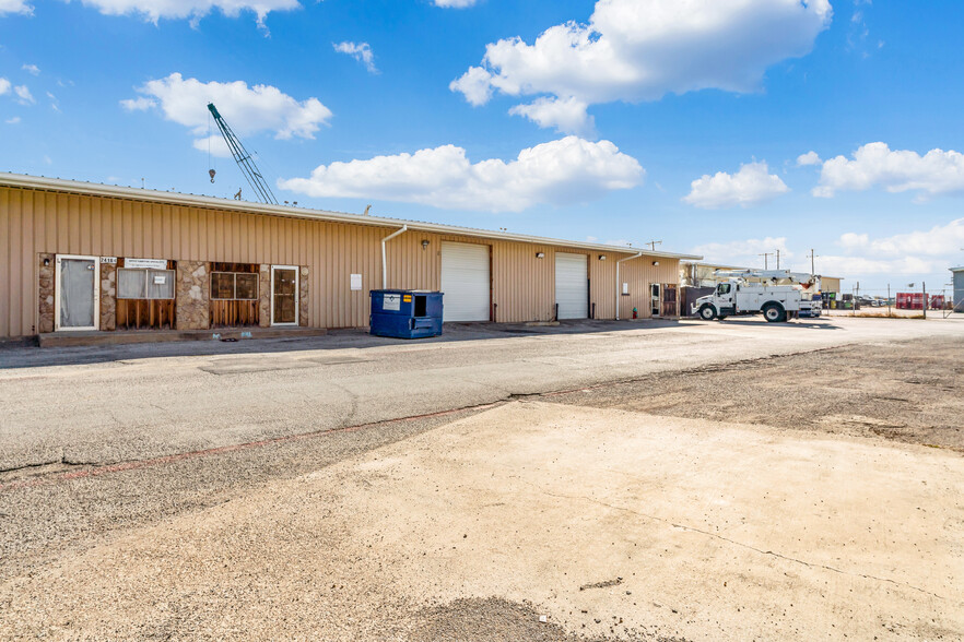 Primary Photo Of 2412-2438 Minnis Dr, Haltom City Warehouse For Lease