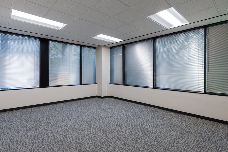 More Photos Of 14550 Torrey Chase Blvd, Houston Office For Lease