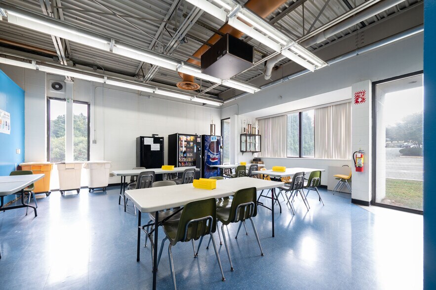 More Photos Of 16 Stony Hill Rd, Bethel Light Manufacturing For Sale