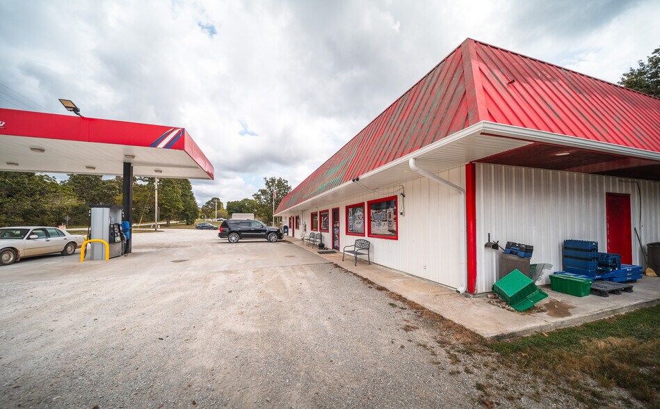 More Photos Of 29176 MO-7, Edwards General Retail For Sale