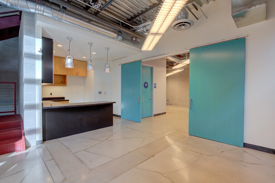 More Photos Of 130 Lomita St, El Segundo Research And Development For Lease