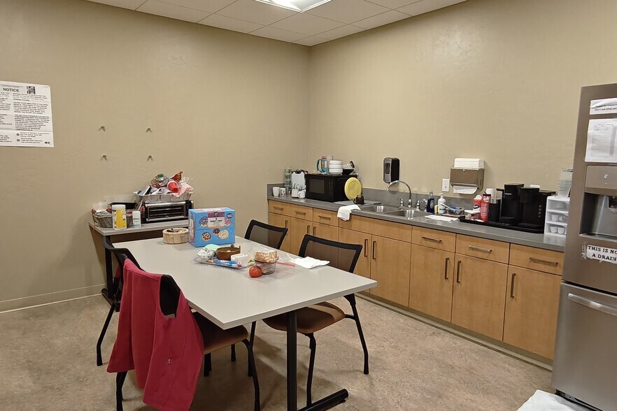 More Photos Of 3210 E Rd, Clifton Office For Sale