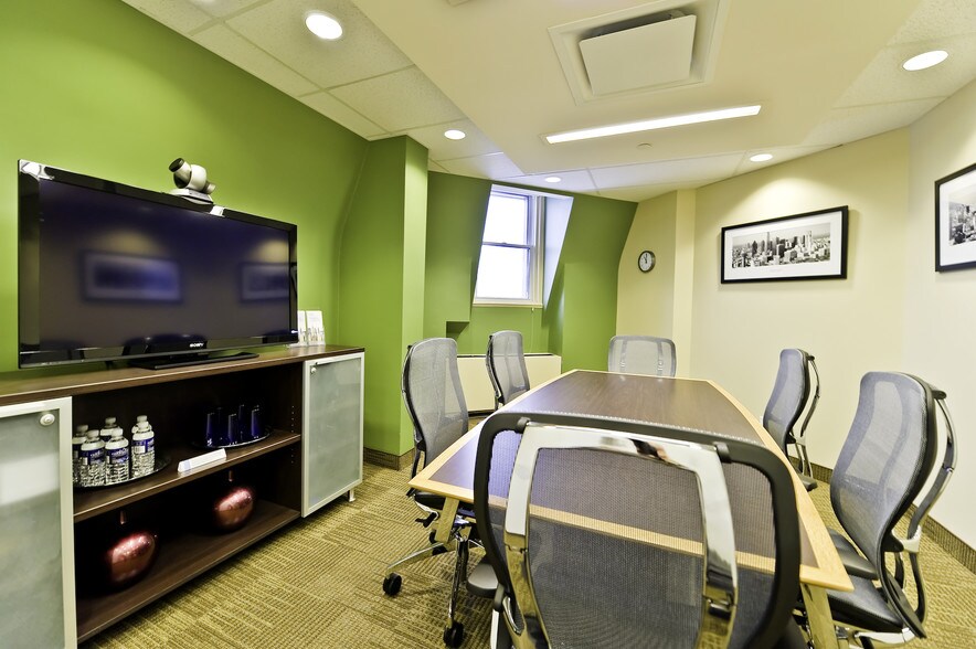 More Photos Of 1 Rideau St, Ottawa Coworking Space