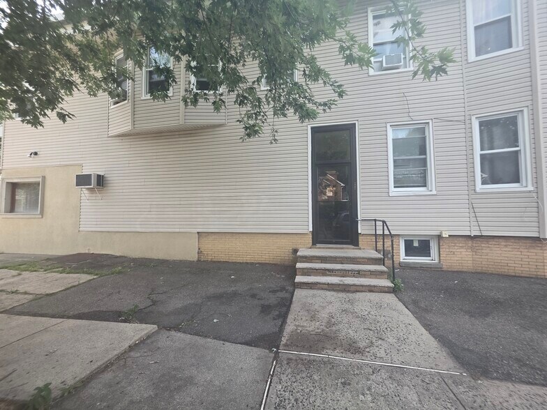 More Photos Of 17 Maolis Ave, Bloomfield Storefront Retail Residential For Sale