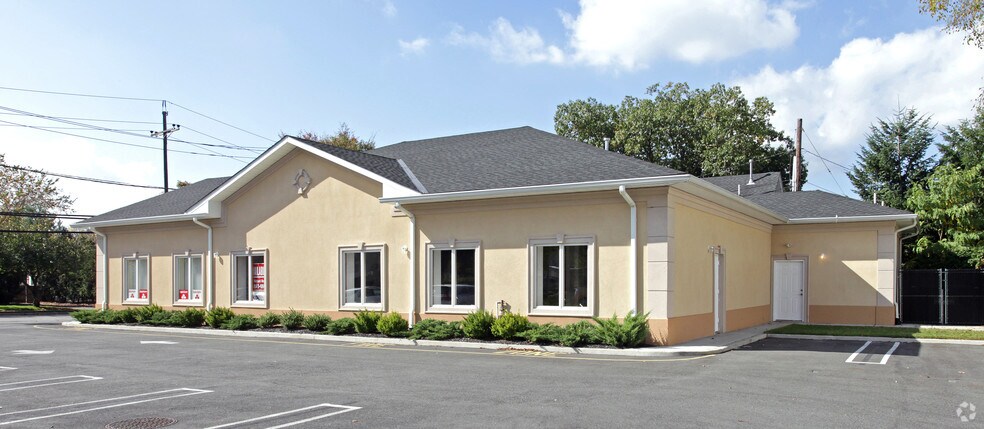Primary Photo Of 237 W Midland Ave, Paramus Medical For Lease