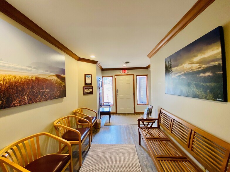 More Photos Of 1401 N Truman Blvd, Festus Office For Lease