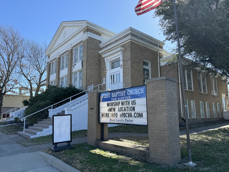 Primary Photo Of 121 E Marshall St, Van Alstyne Religious Facility For Sale