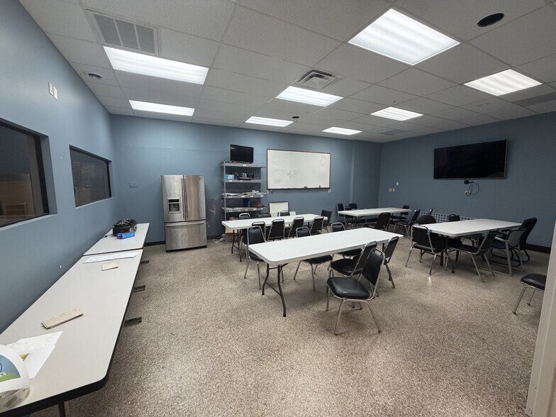 More Photos Of 7989 S Suburban Rd, Centerville Warehouse For Sale