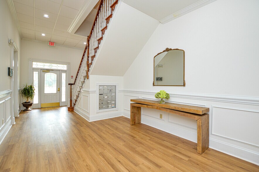 More Photos Of 21000 Torrence Chapel Rd, Cornelius Office Residential For Lease