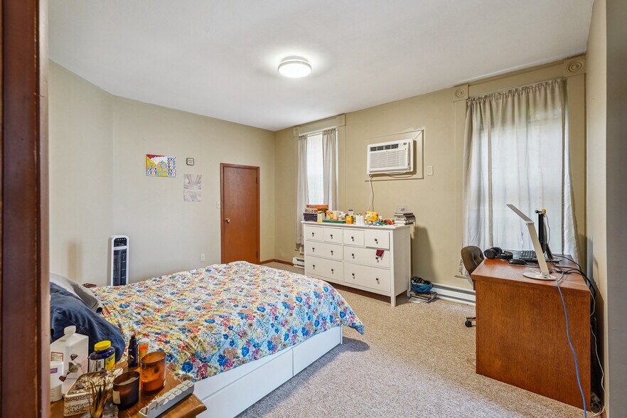 More Photos Of 920 High St, Grinnell Apartments For Sale