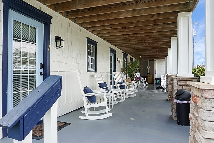 More Photos Of 205 Harper Ave, Carolina Beach Hotel For Sale
