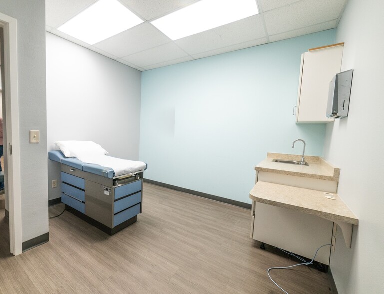 More Photos Of 2021 Battlecreek Dr, Fort Collins Medical For Sale