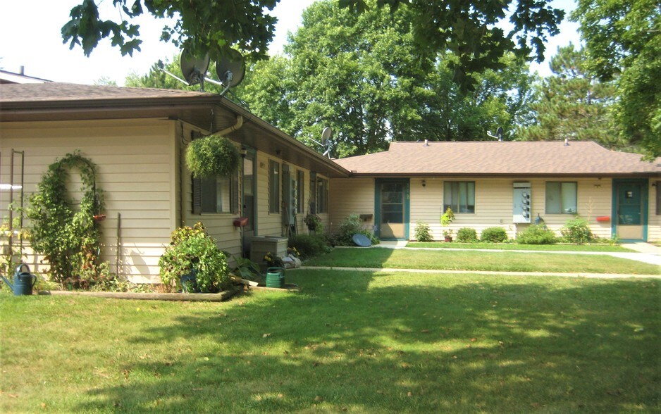More Photos Of 102 8th Ave NW, Oelwein Apartments For Sale