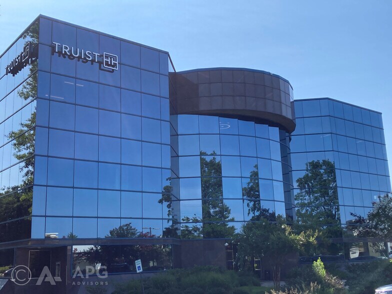 More Photos Of 4011 University Dr, Durham Office Residential For Lease