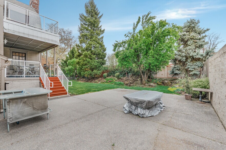 More Photos Of 233 SE 4th St, Pendleton Restaurant For Sale