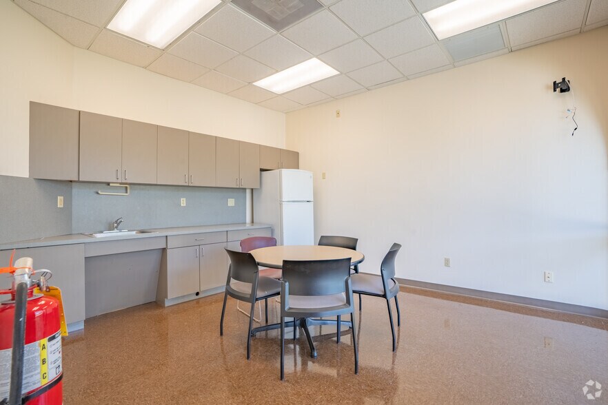 More Photos Of 1000 N Federal Hwy, Boca Raton Bank For Lease