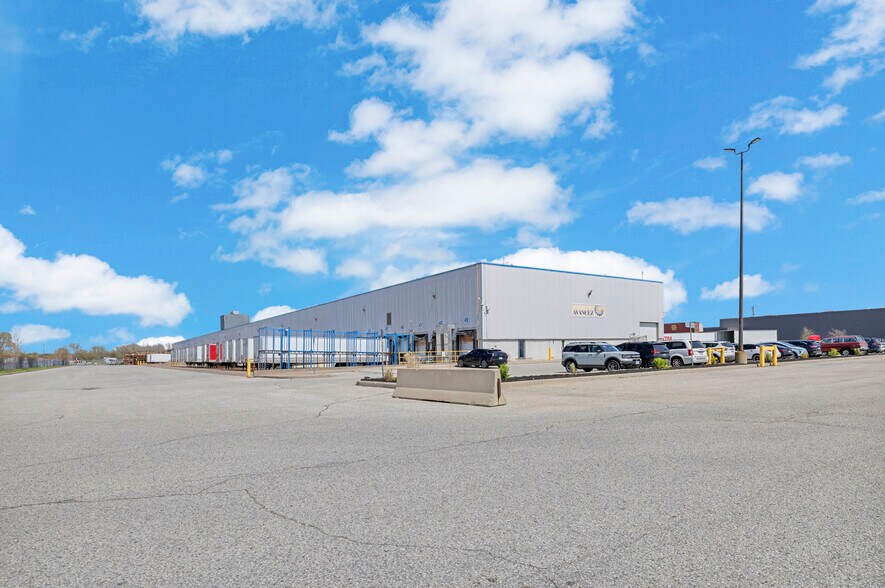 More Photos Of 599 Sprucewood Ave, Windsor Warehouse For Lease
