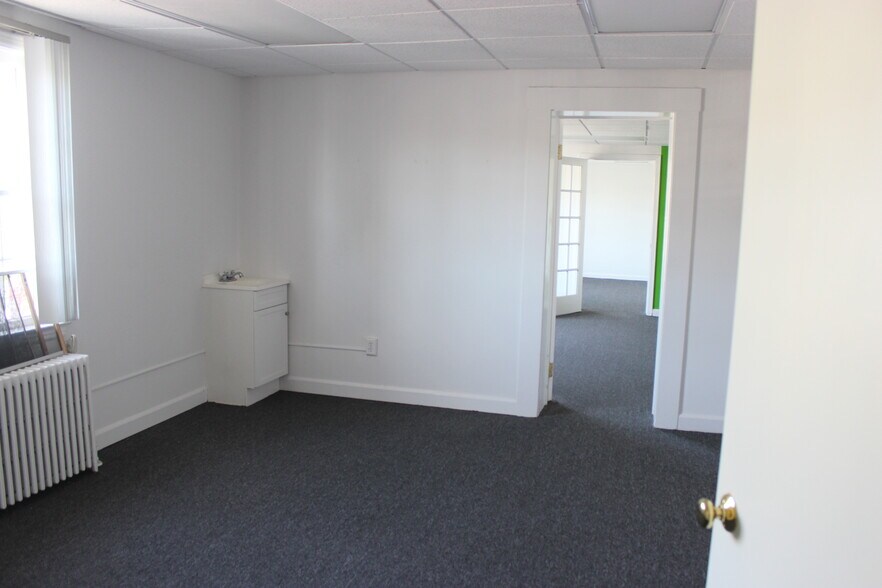 More Photos Of 2348 Whitney Ave, Hamden Storefront Retail Office For Lease