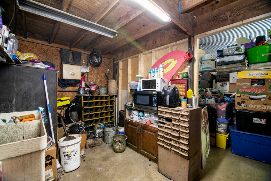 More Photos Of 3209 N State Rt 1, Saint Anne Flex For Sale
