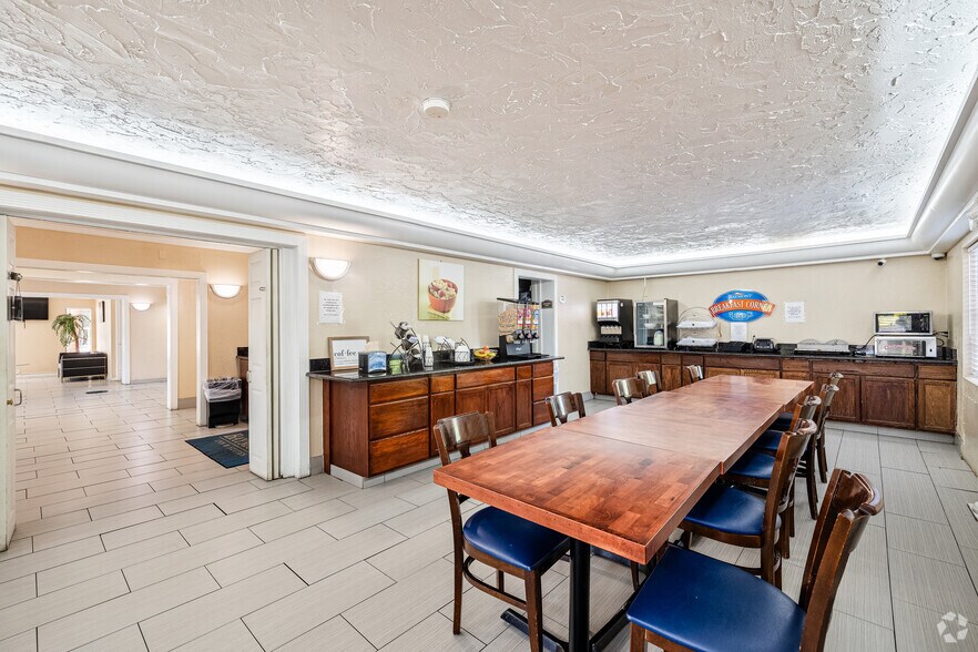 More Photos Of 3598 W US Highway 90, Lake City Hotel For Sale