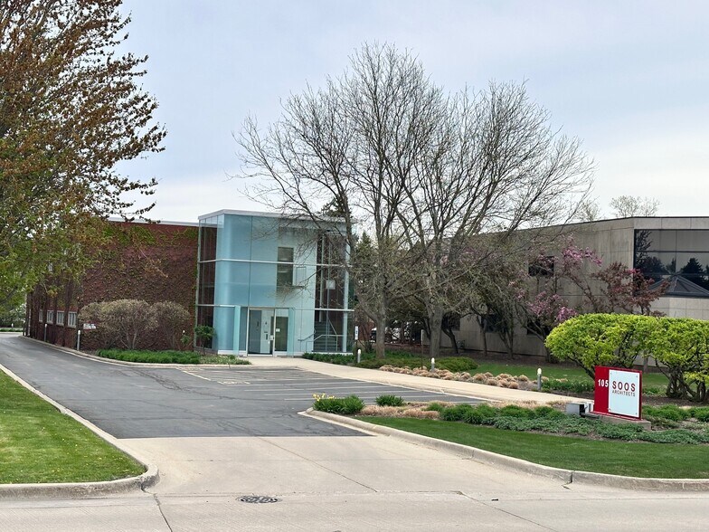 Primary Photo Of 105 Schelter Rd, Lincolnshire Office For Sale
