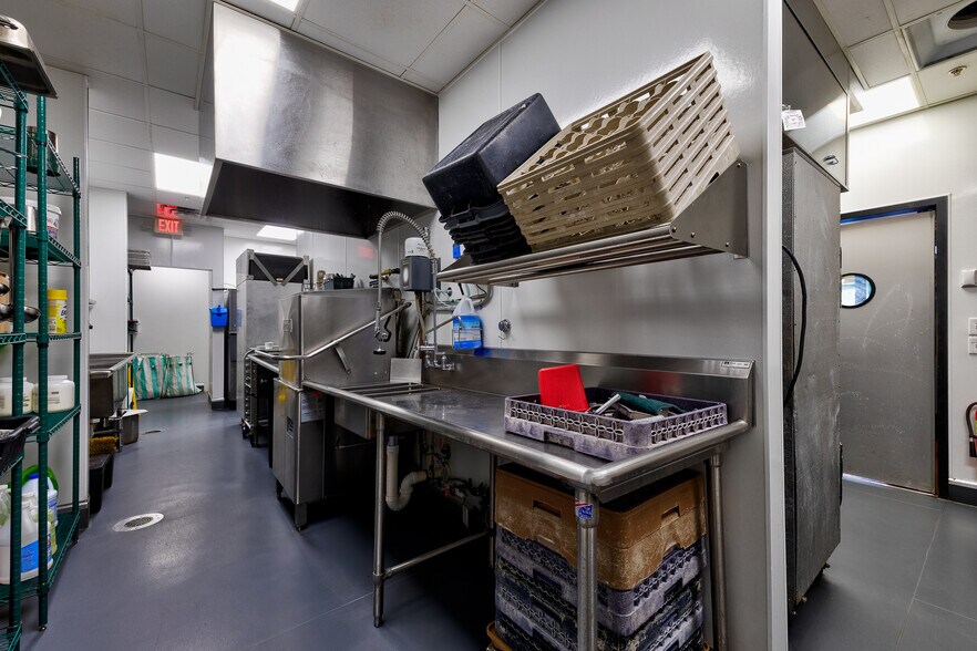 More Photos Of 973 Smith Ave S, Saint Paul Freestanding For Sale