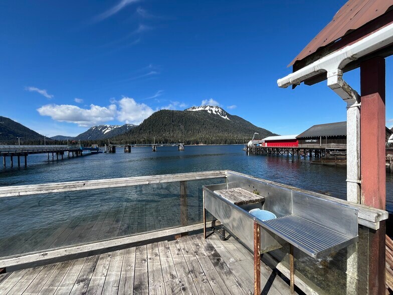 More Photos Of 1004 S Nordic Dr, Petersburg Hotel For Sale