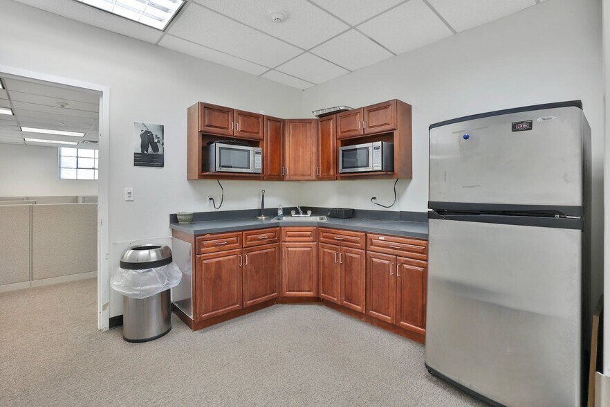 More Photos Of 16 Harrison Ave, Yonkers Warehouse For Lease