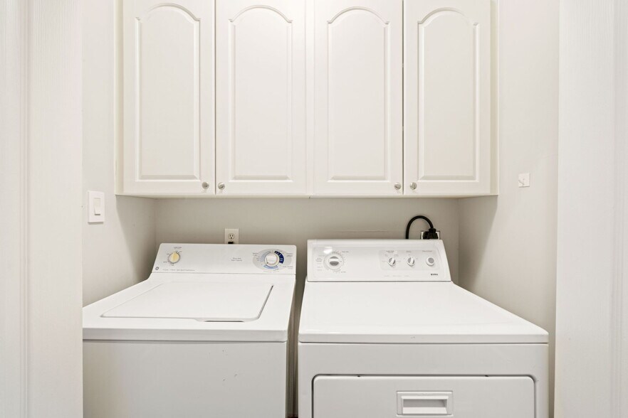 More Photos Of 131 Saint Dennis Ave, Alamo Heights Multifamily For Sale